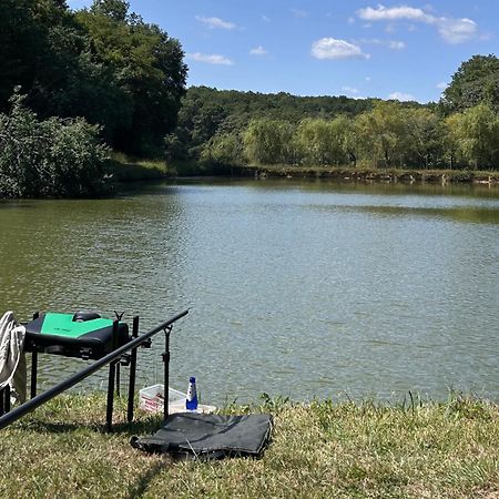 Camping Les Petites Minaudieres Coussay-les-Bois Exterior photo
