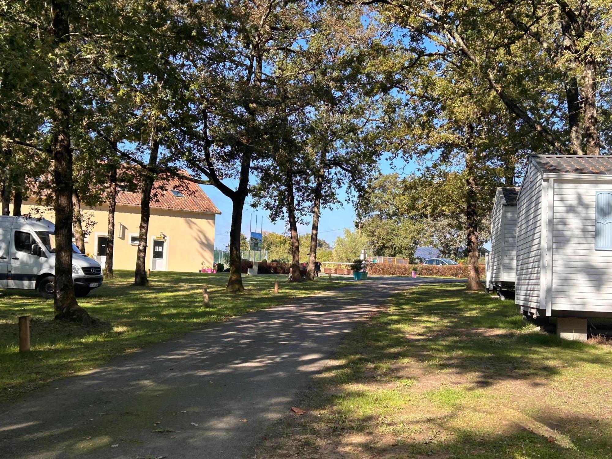 Camping Les Petites Minaudieres Coussay-les-Bois Exterior photo